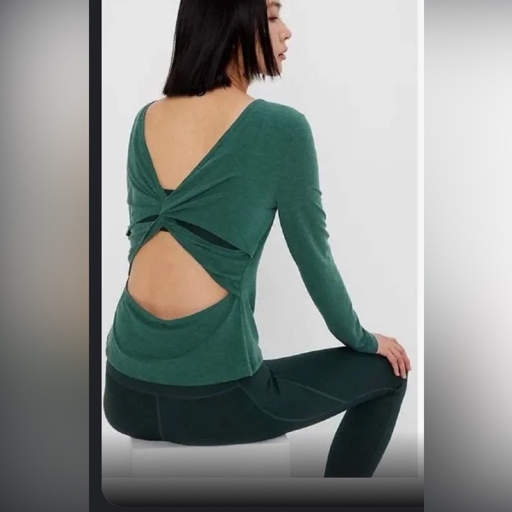 GapFit Breathe Open Back Twist T-Shirt